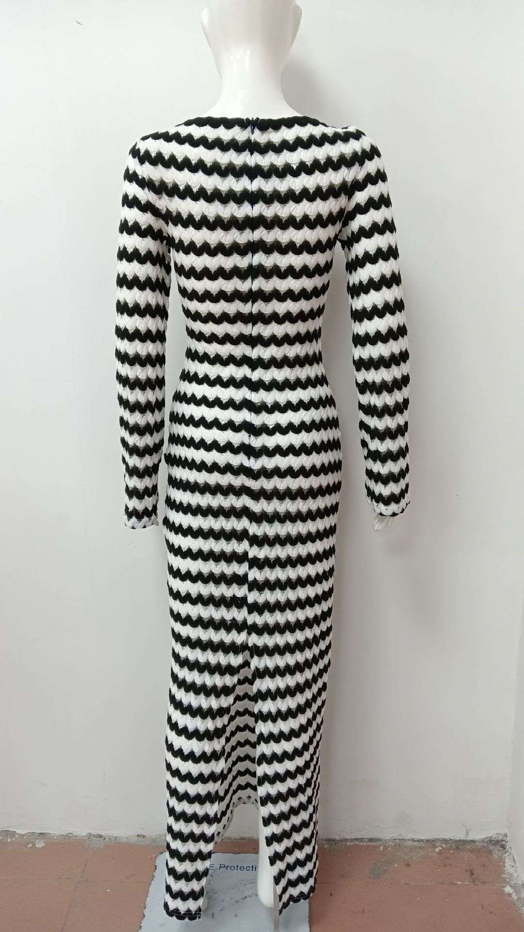 Stylish Zigzag Pattern Knit Dress image 3