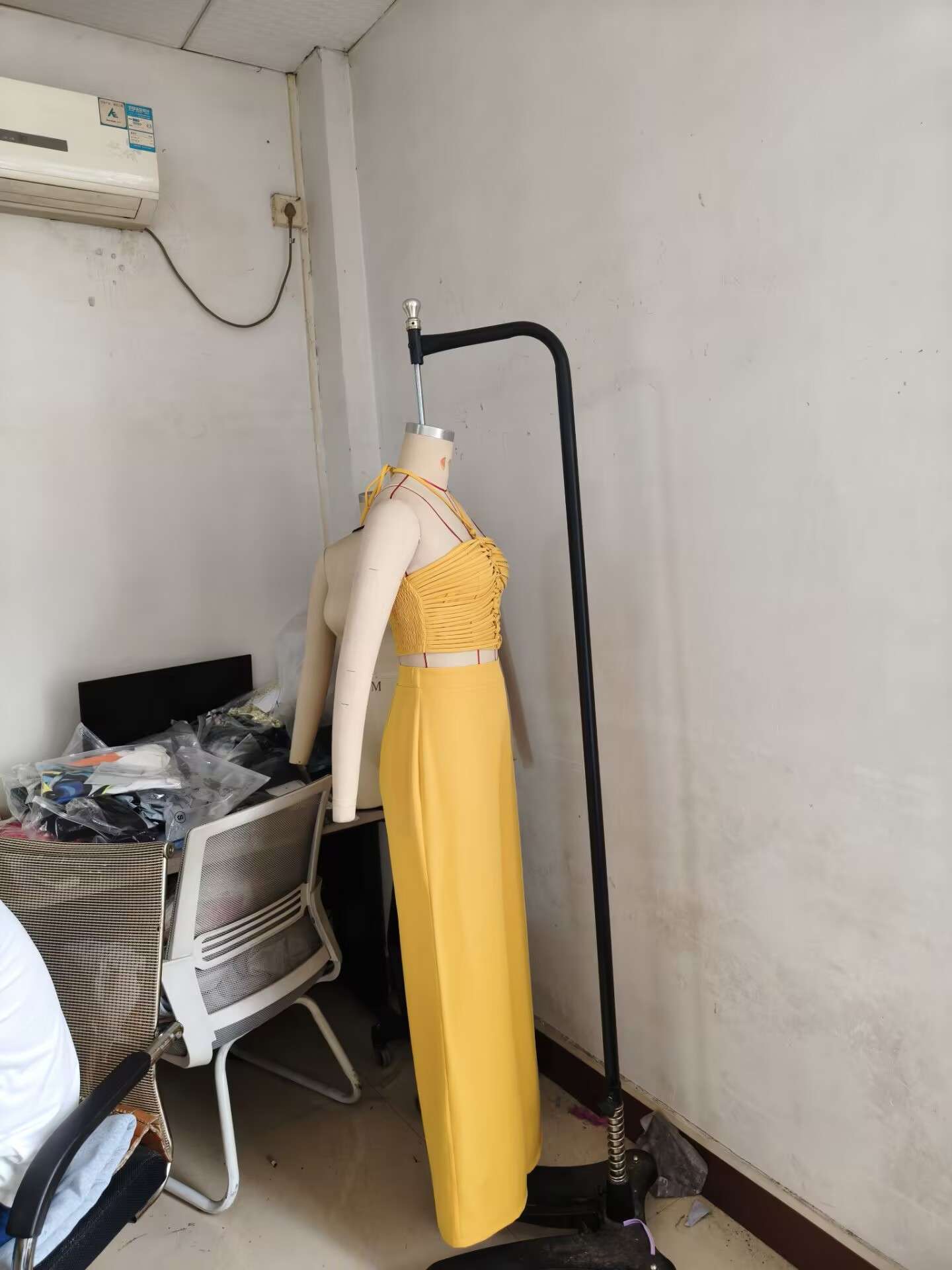 Two-Piece Strapless Crop Top & Wide-Leg Pants image 7