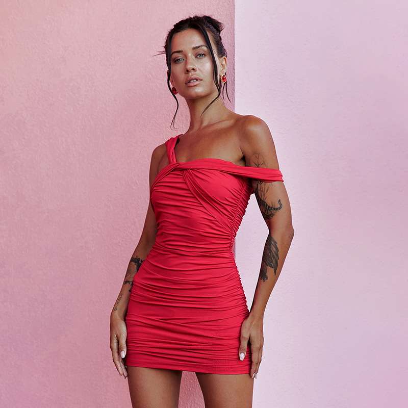 Chic Off-Shoulder Bodycon Dress with Ruched Detailing - M, Red image