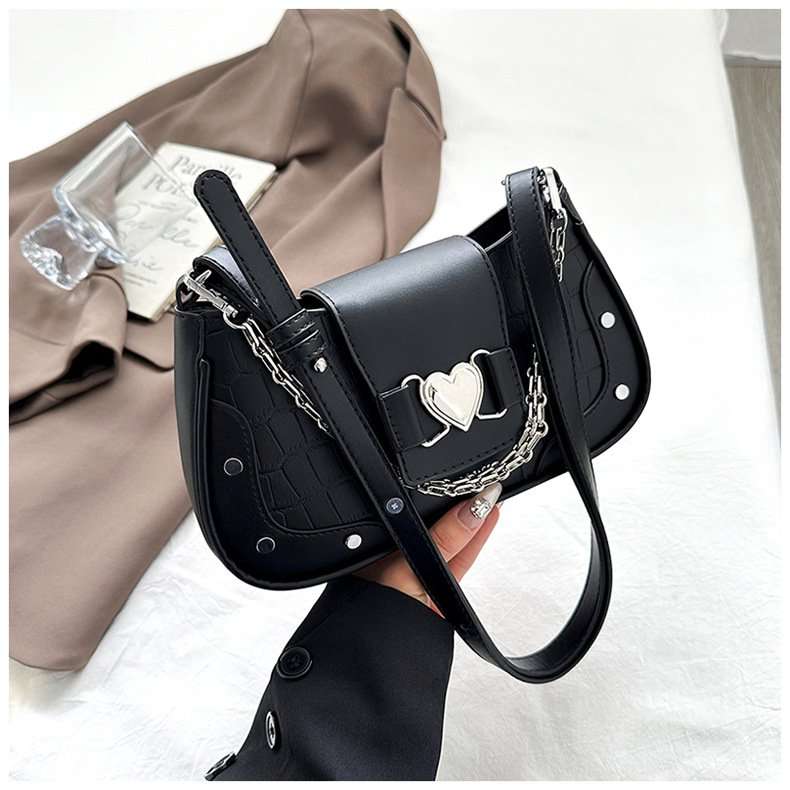 Heart-Clasp Chain Shoulder Bag