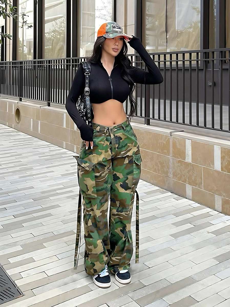 Classic Camouflage Cargo Pants - S, Army Green image