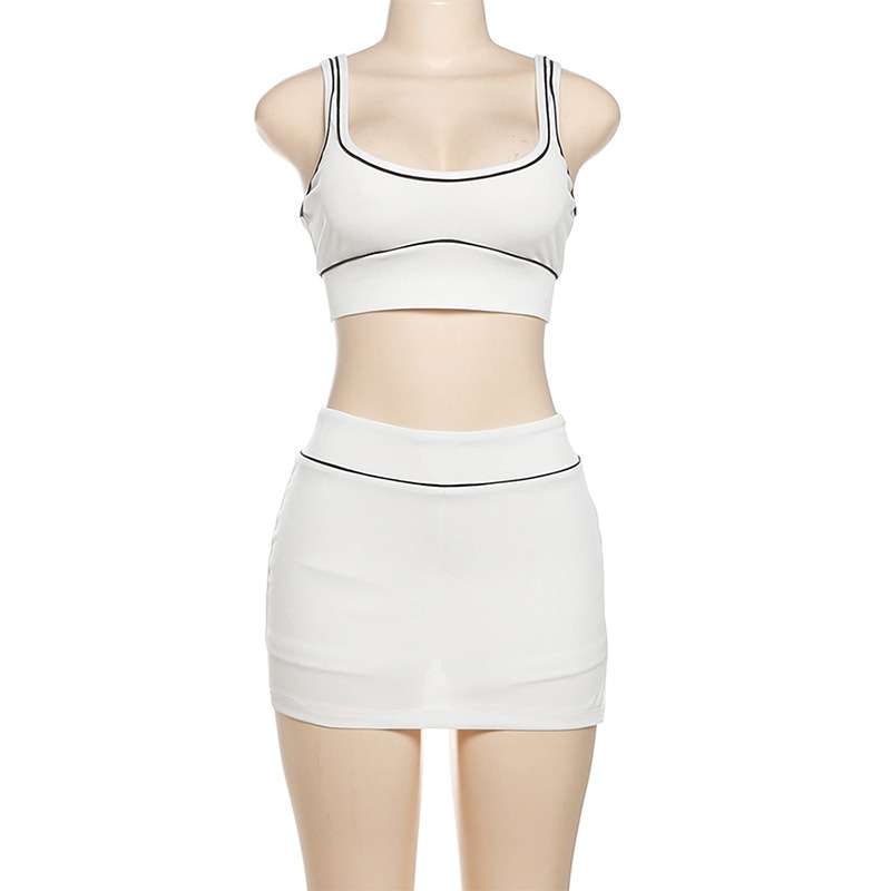 Two-Piece Sports-Inspired Outfit image 6