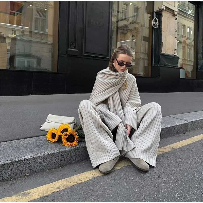 Chic Scarf Collar V-neck Knitted Sweater Suits image 2