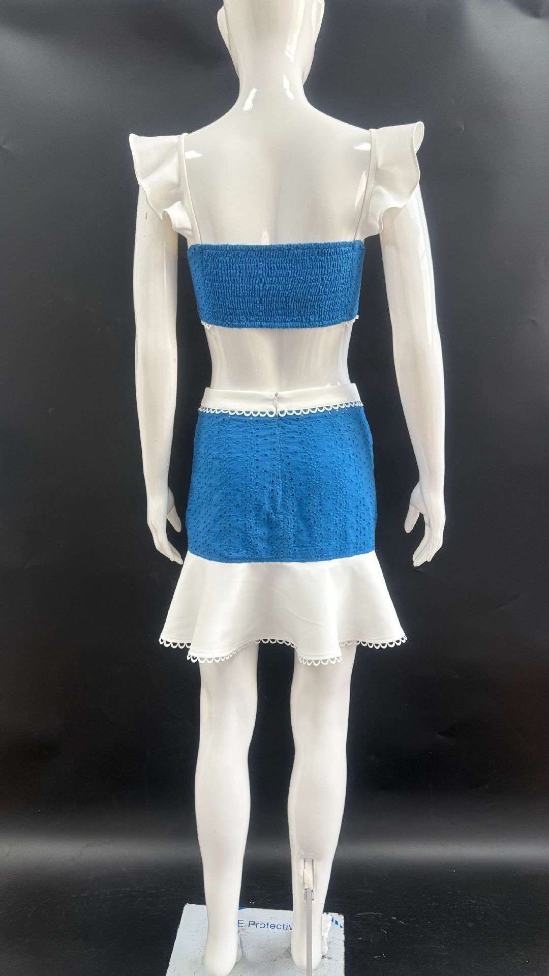 Two-Piece Eyelet Set image 3