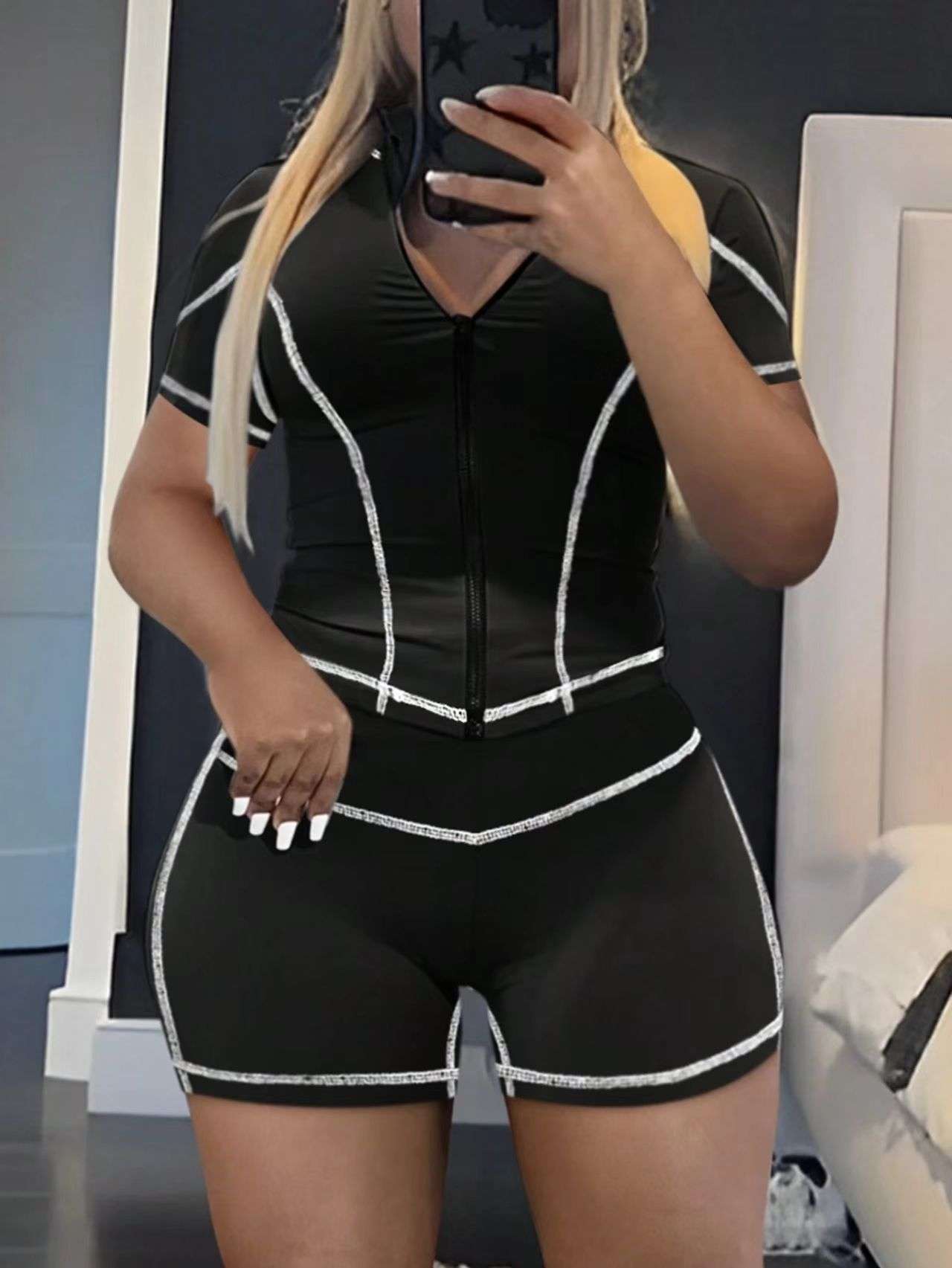 Athletic Two-Piece Set with Contrast Stitching image 1