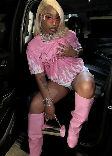 Graphic T-Shirt with Flame Design - M, Pink image