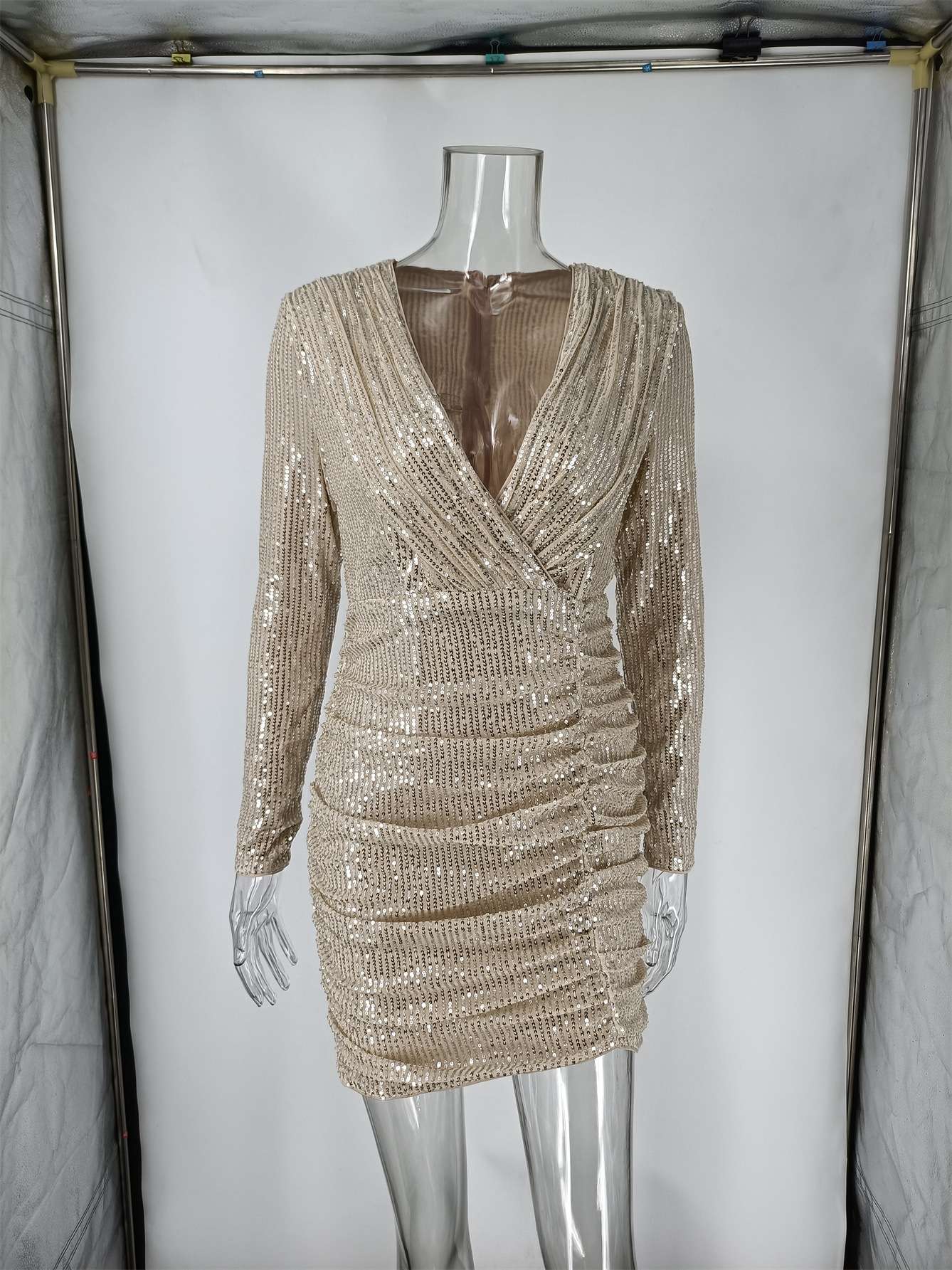 Sparkling sequin dress with V-neckline image 6