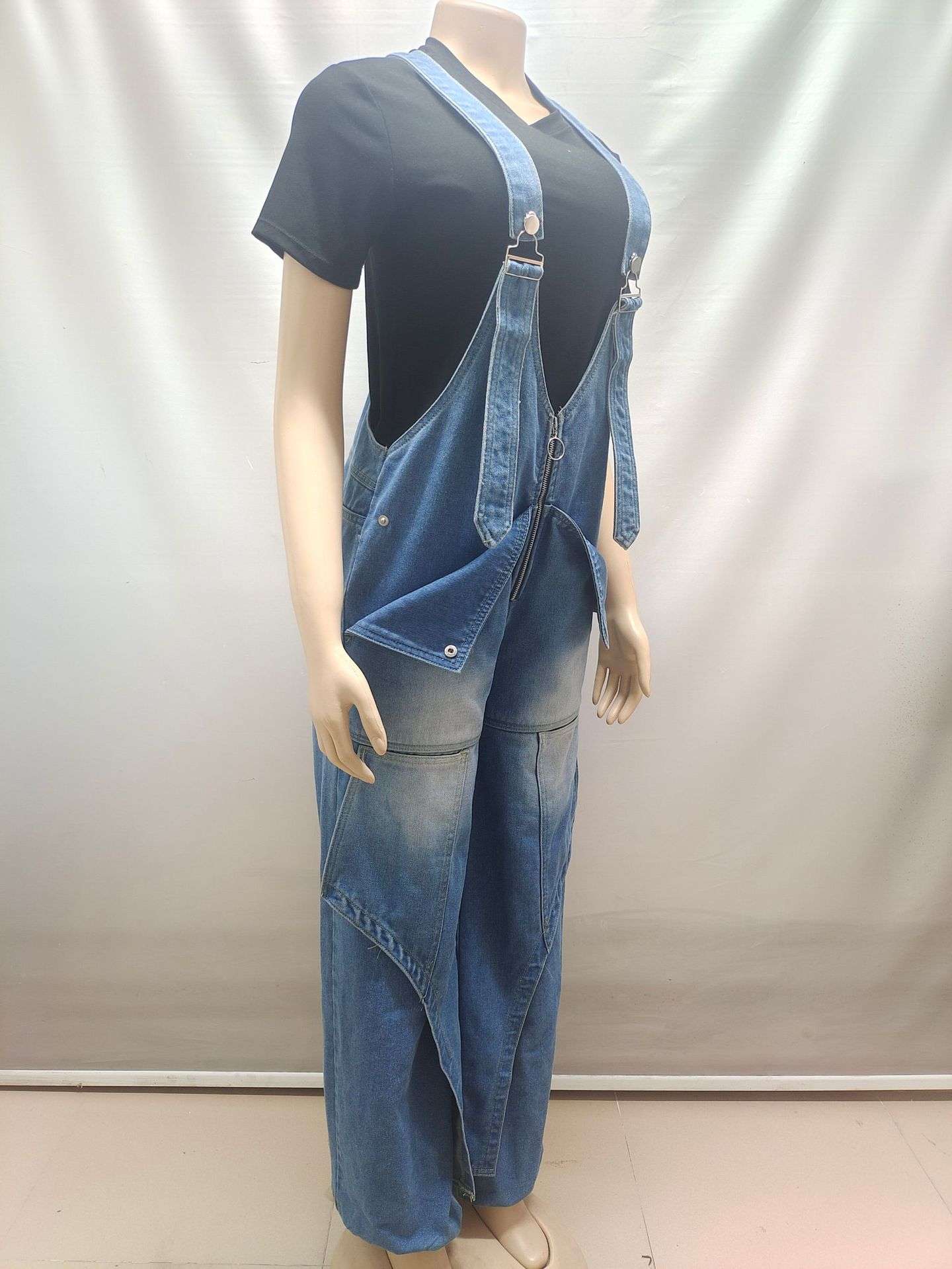 Oversized Jumpsuit with Zipper Details image 6