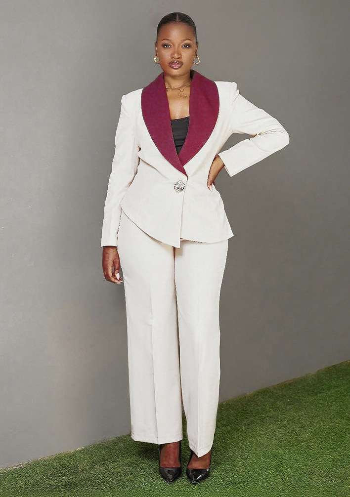 Elegant Suit with Contrast Lapel & Trousers - M, White image