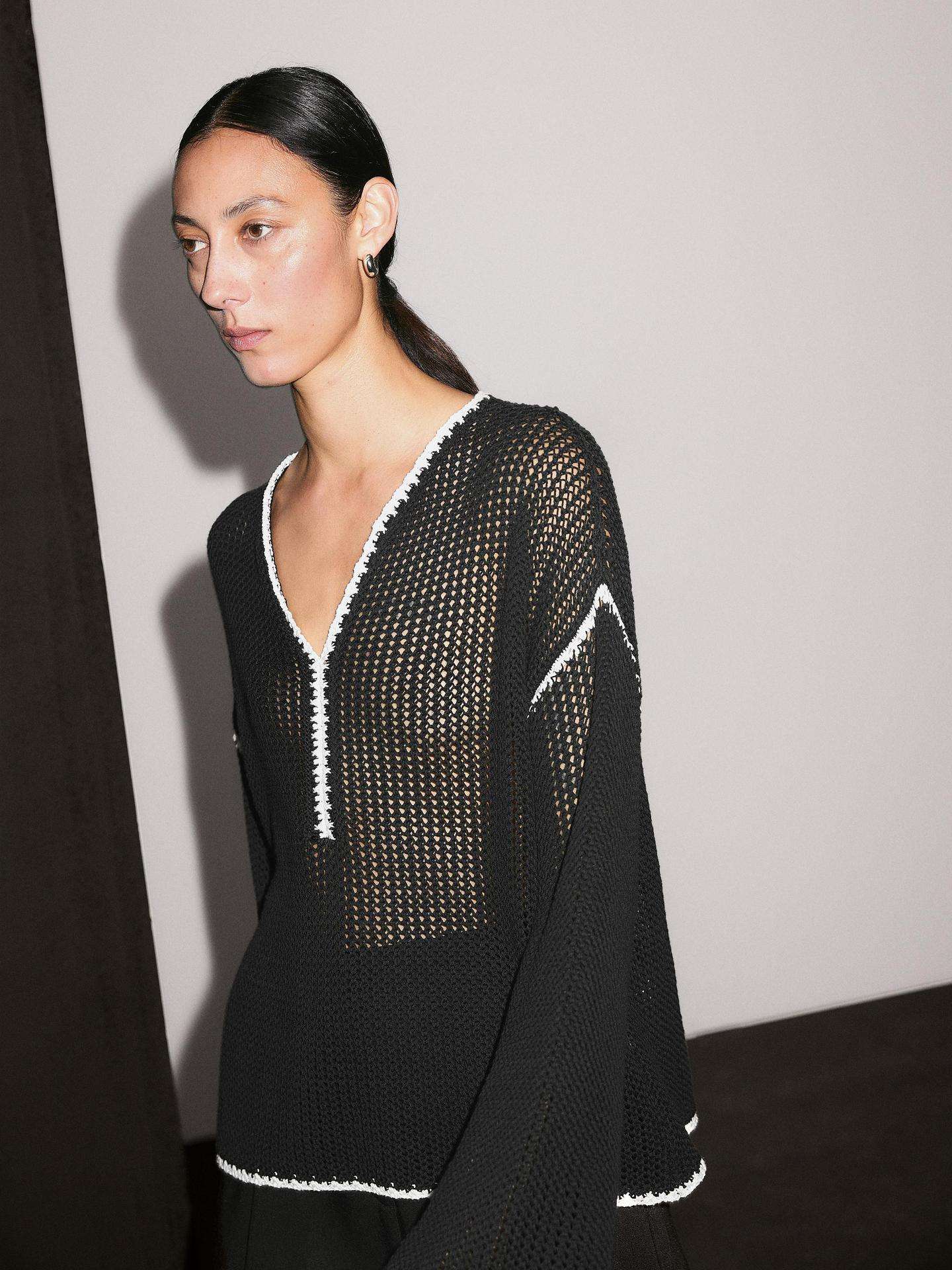 Elegant Black Tunic with Trim Details - L, Black image