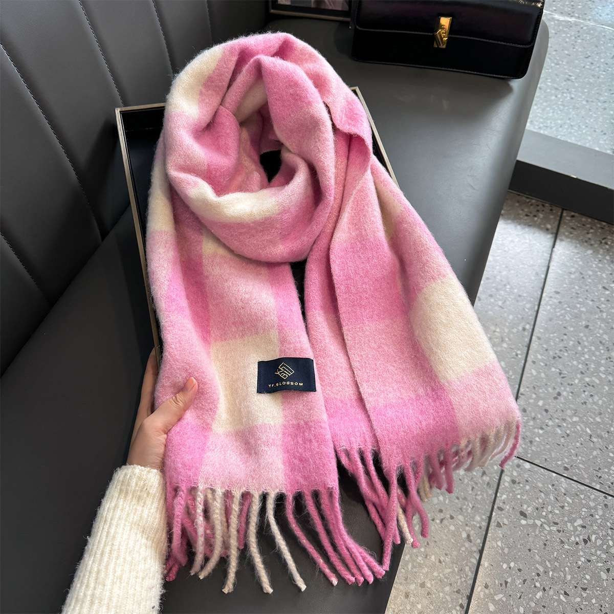 Women Checked Muffler With Fringes image 2