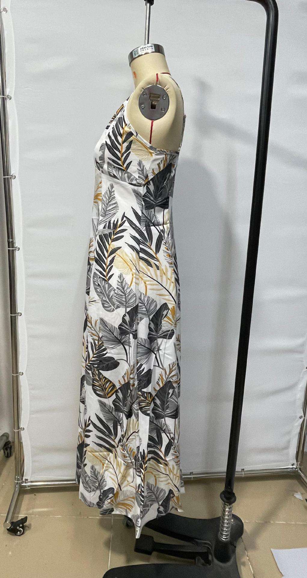 Tropical Leaf Print Maxi Dress image 4