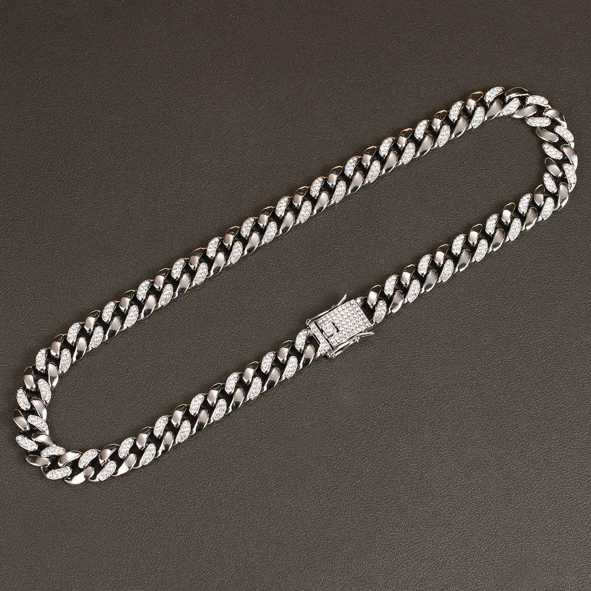 Luxurious Chain Necklace image 3