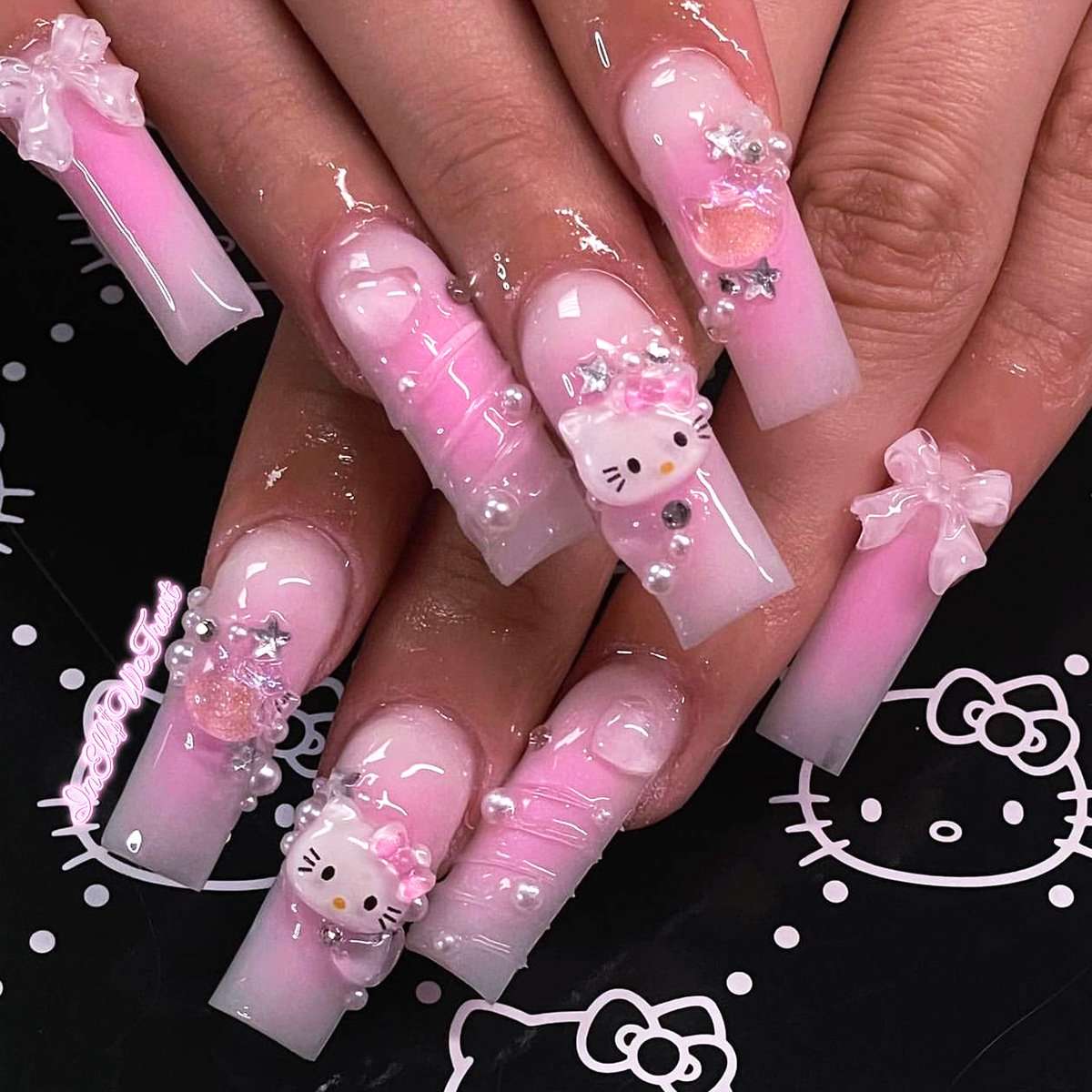 Hello Kitty 3D Acrylic Nail Set image 1