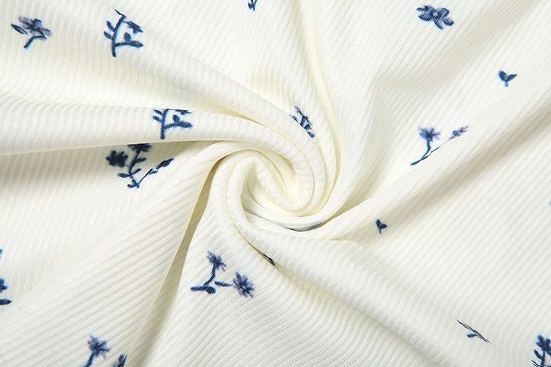 Pajama Set with Floral Print image 5