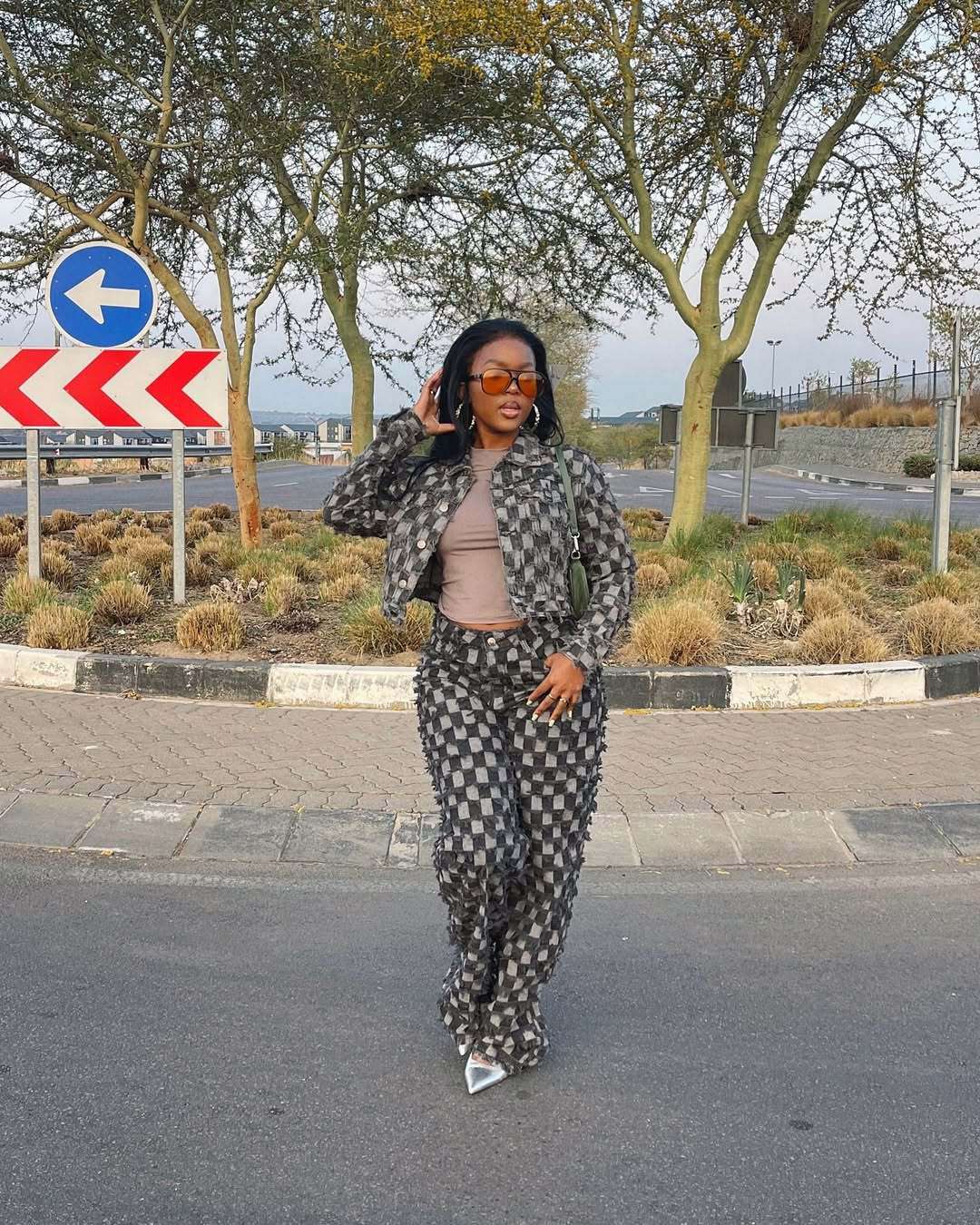 Textured Two-Piece Suit with Cropped Jacket & Wide-Leg Pants image 1