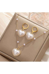 قلادة وأقراط على شكل قلب