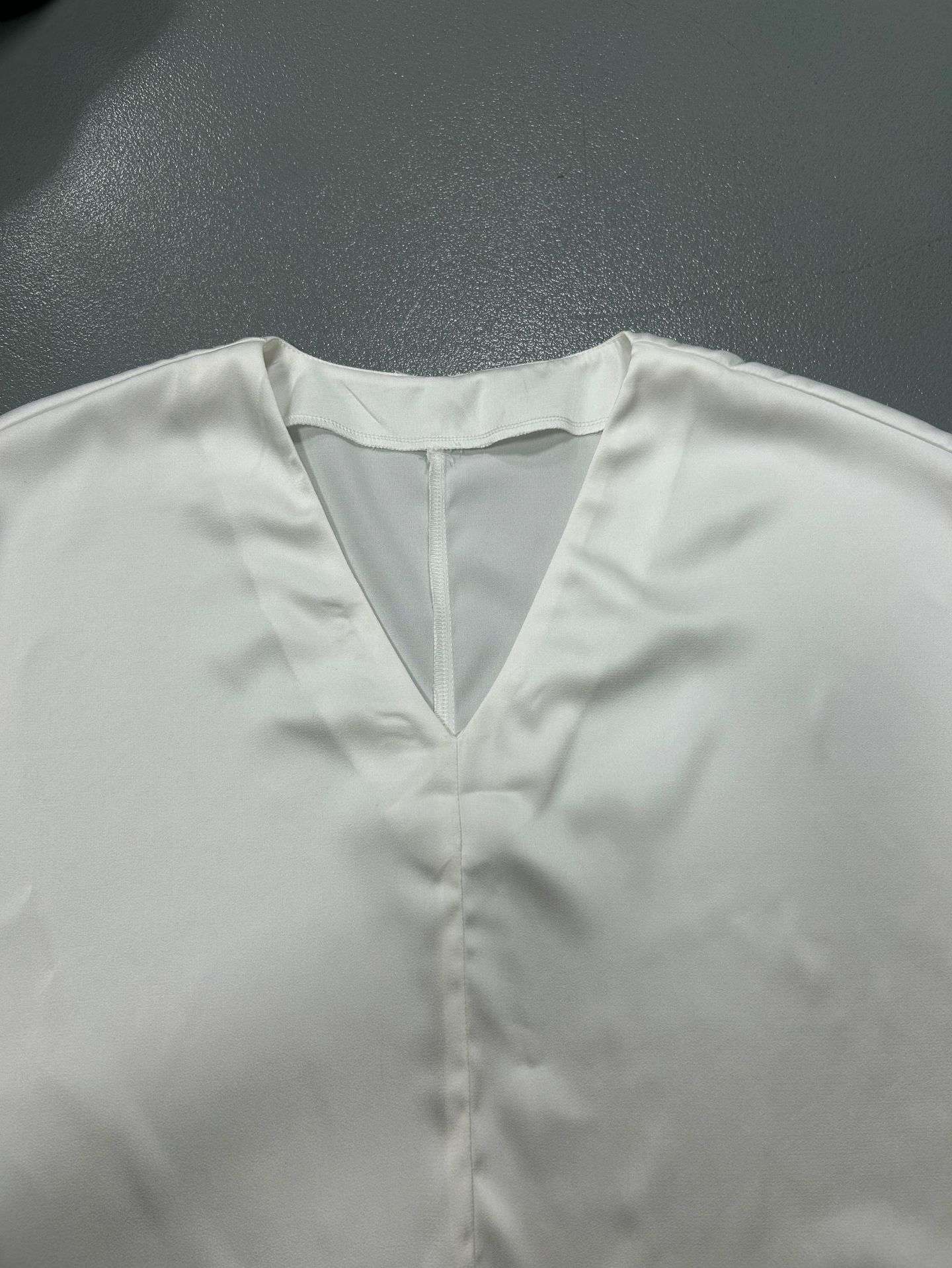 Elegant White V-Neck Blouse image 5