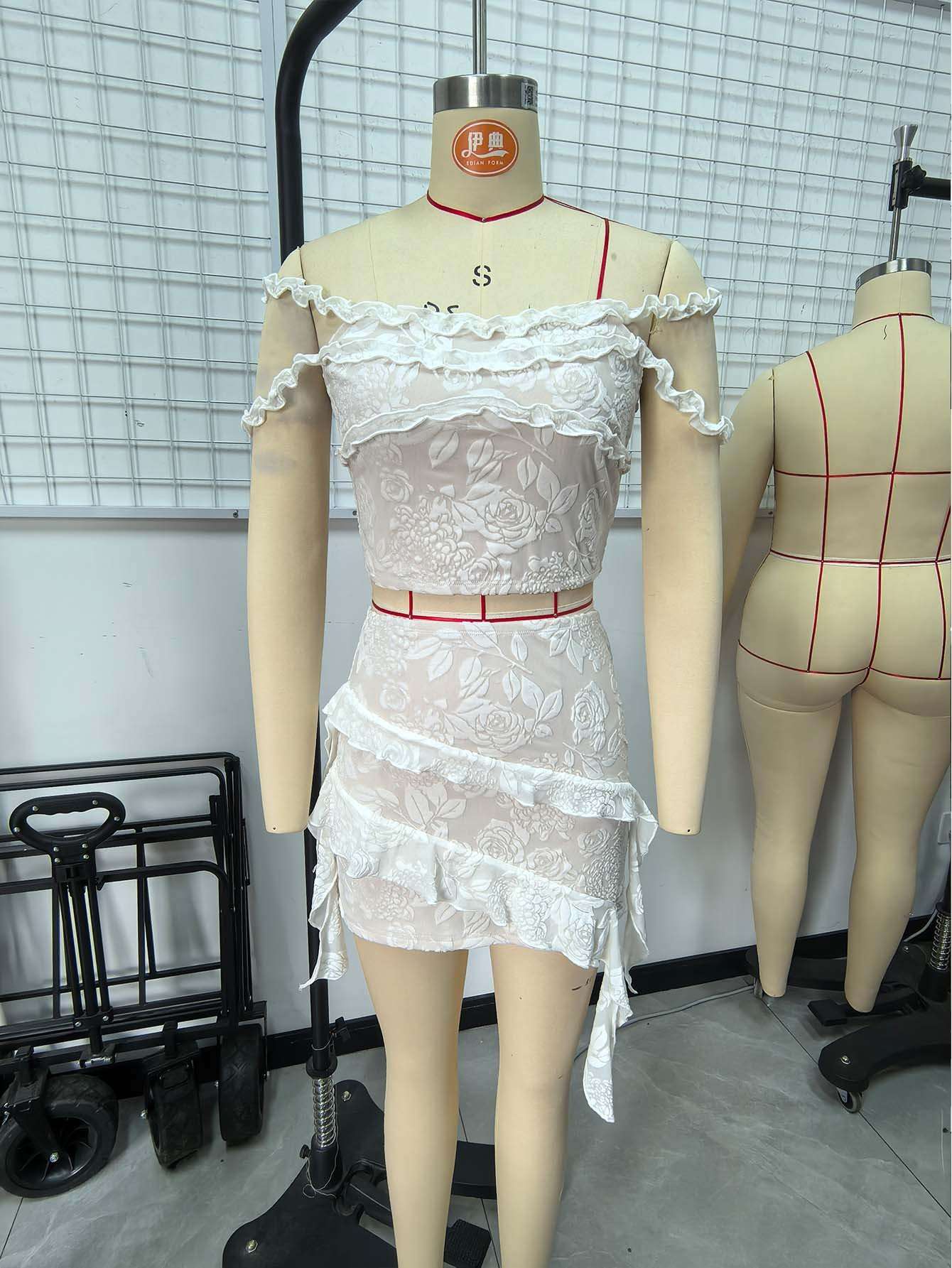 White Floral Embroidered Two-Piece Set image 3