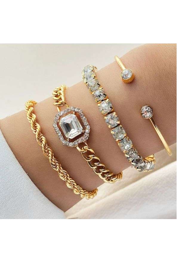 طقم أساور ملفوفة مرصعة بالأحجار الكريمة