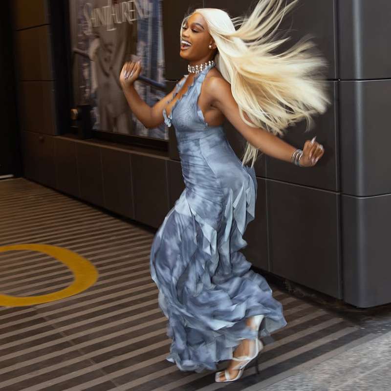 Elegant Ruched Dress with Ruffled Hem image 2