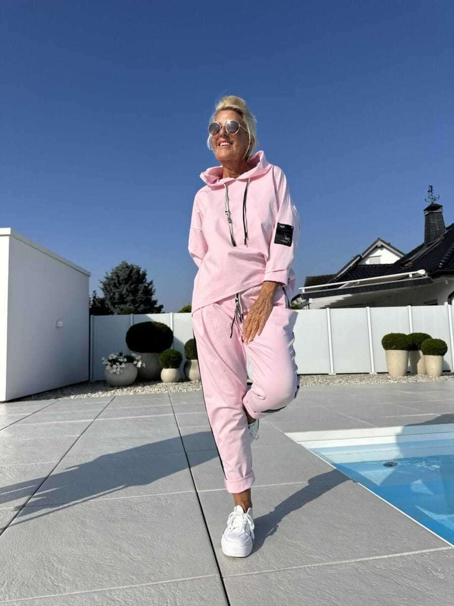 Athletic Tracksuit with Striped Accents image 6