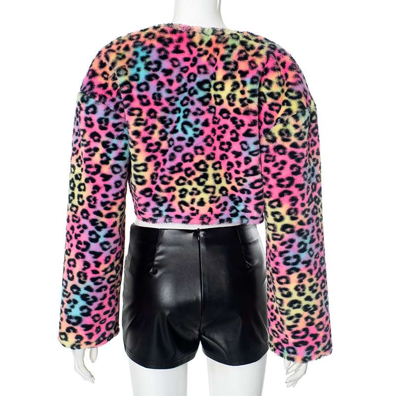 Printed cropped jacket hugging short set image 4