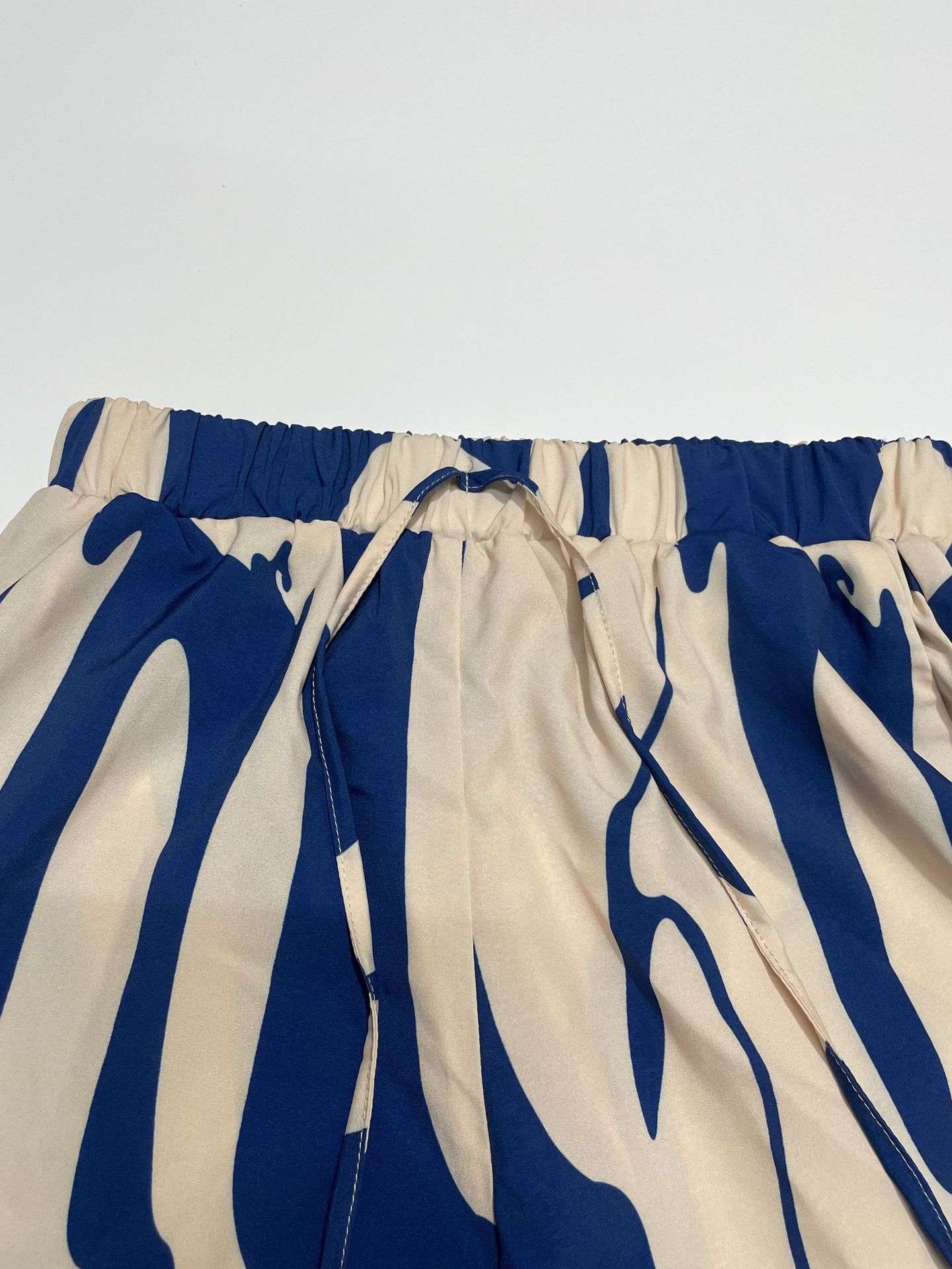 Abstract Print Lounge Set image 4