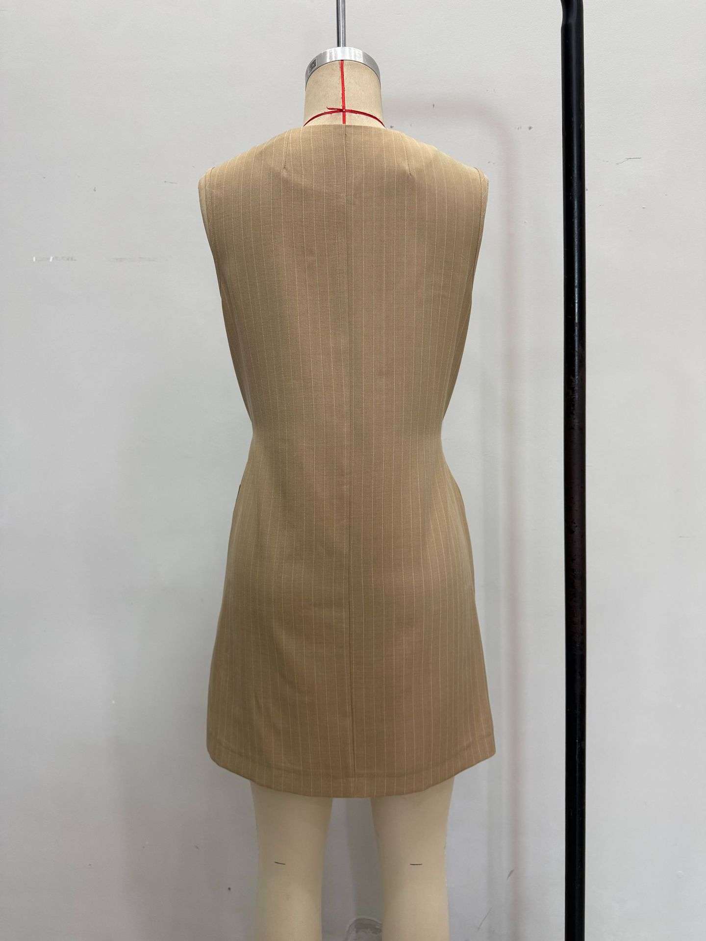 Sleeveless Button-Down Dress with Pockets image 3