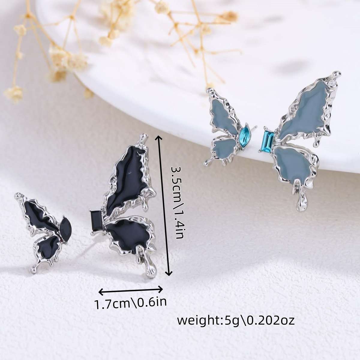 Elegant Butterfly-Shaped Brooch image 3