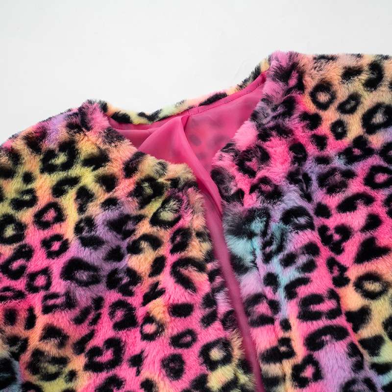 Printed cropped jacket hugging short set image 8