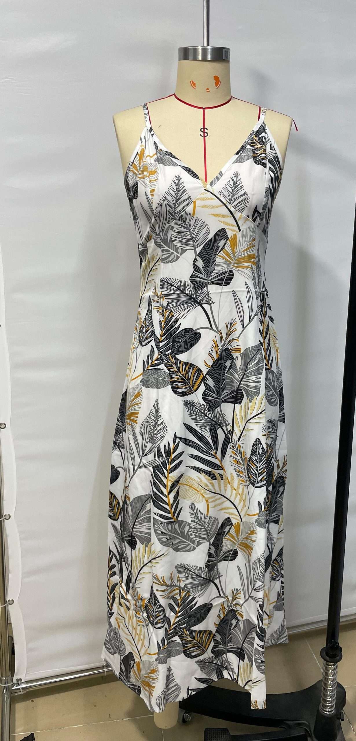 Tropical Leaf Print Maxi Dress image 3