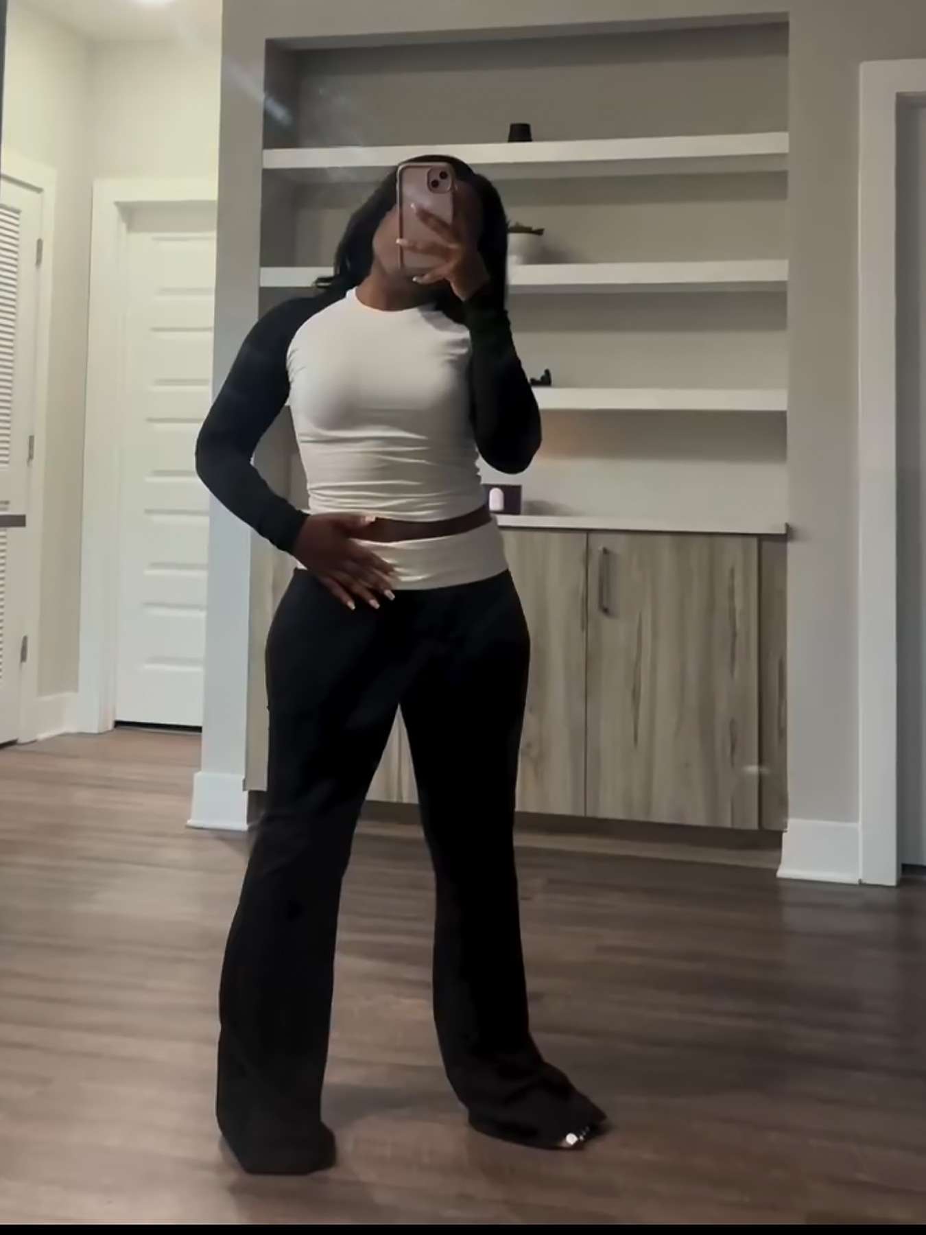 SleekFit Contrast Two Piece Set - L, Black image