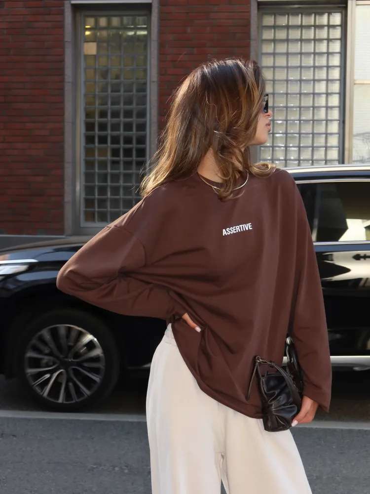 Casual White Sweatshirt with Text image 1