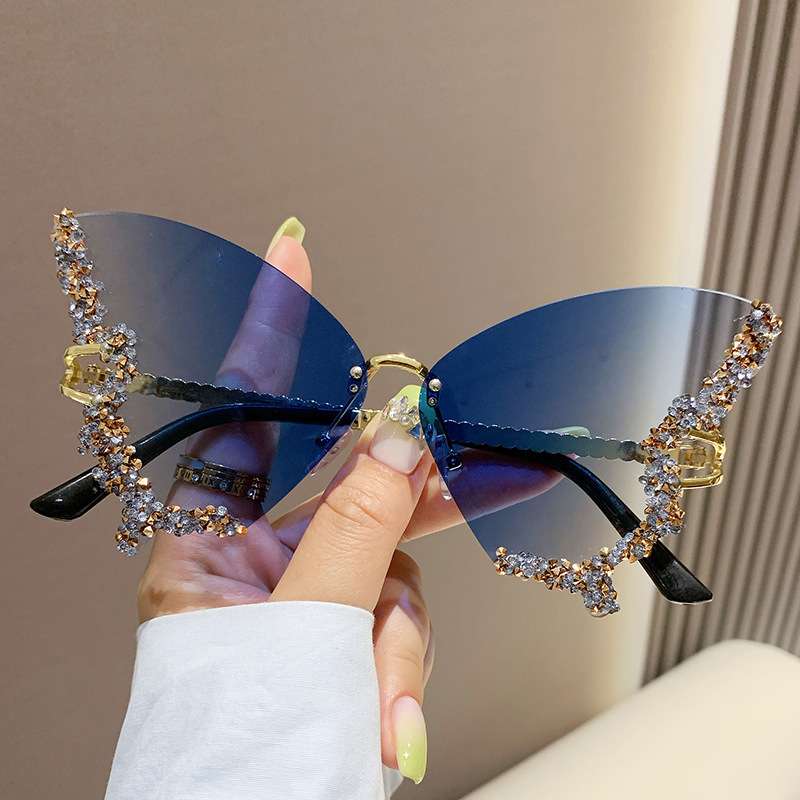 Glamorous Butterfly-Shaped Sunglasses - Free Size, Blue image