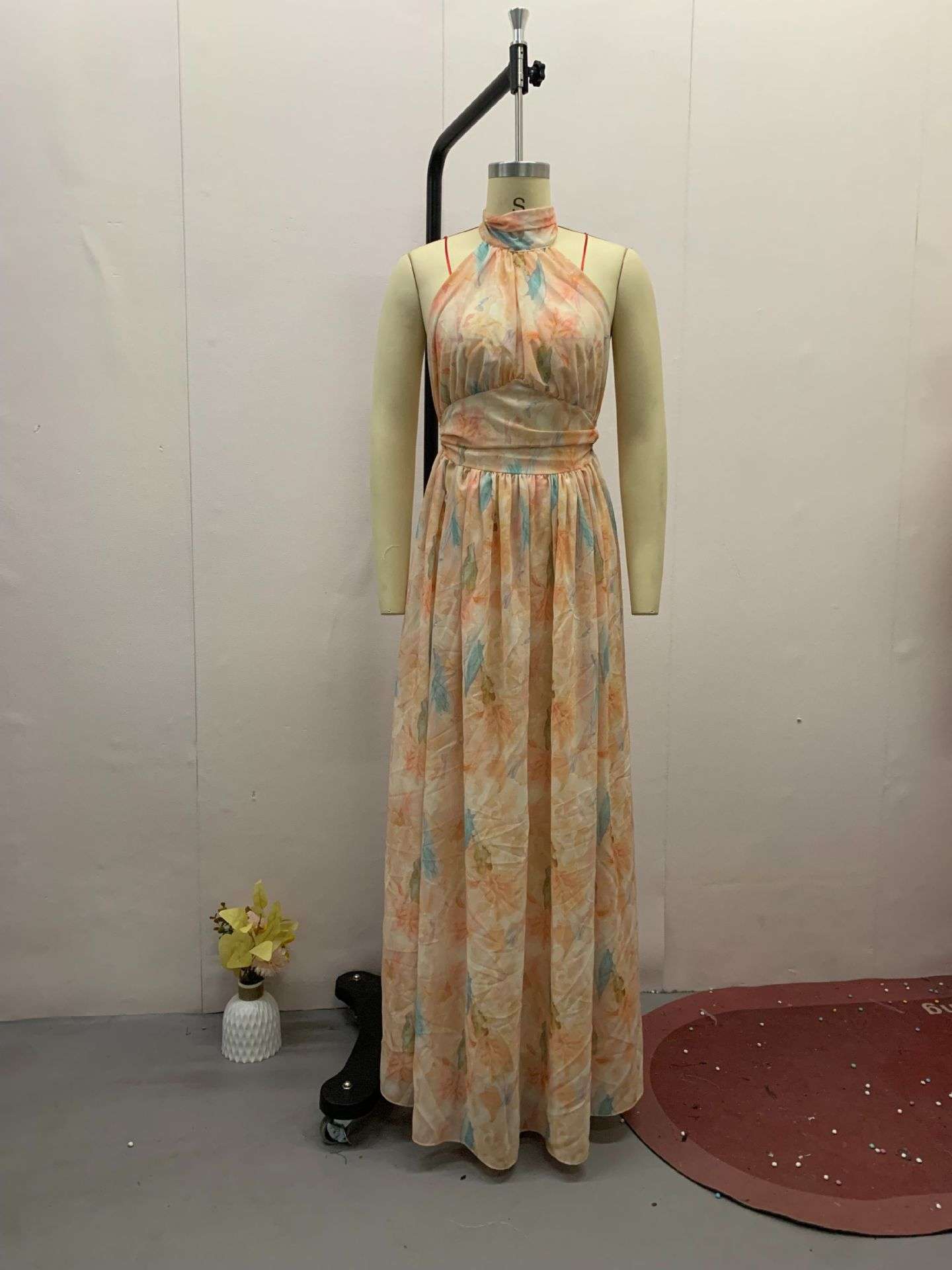 Elegant Floral Maxi Dress with Halter Neck - Beige, L image