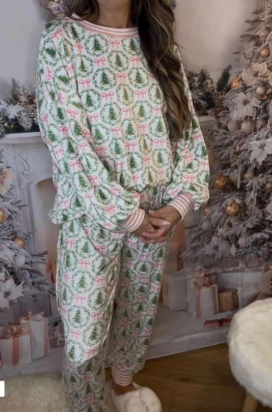 Festive Pajama Set with Holiday Tree & Bow Pattern image 3