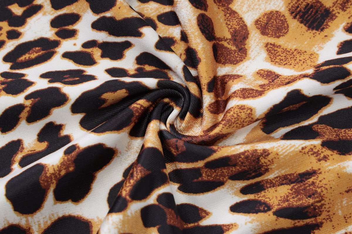 Bold Leopard Print Cropped Leggings image 5